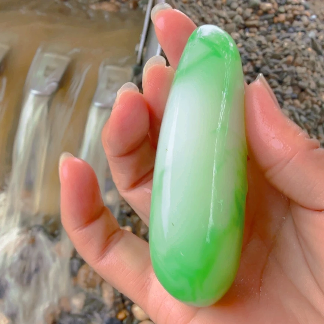 和田玉（糖玉）未镶嵌颈饰大翠