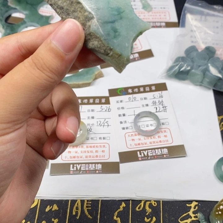 翡翠戒指未镶嵌是***～翡翠戒指