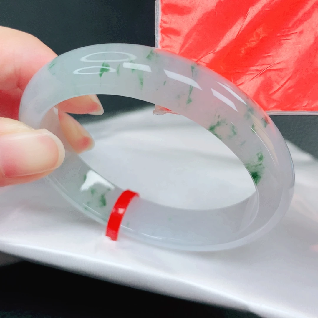 翡翠未镶嵌手镯54贵