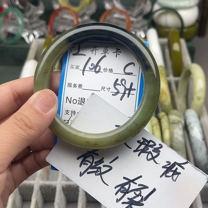 蛇纹石玉未镶嵌手镯