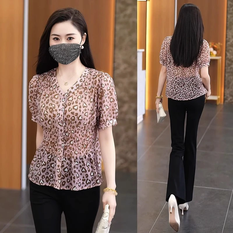 2025夏季新款时尚洋气碎花v领短袖衬衫女设计感小清新短款雪纺衫