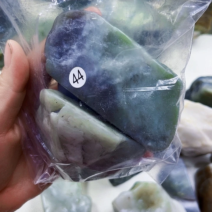 尼***尼和田玉（糖玉）未镶嵌珠宝半成品
