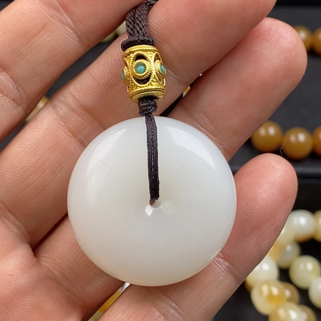 和田玉未镶嵌吊坠(赠链)