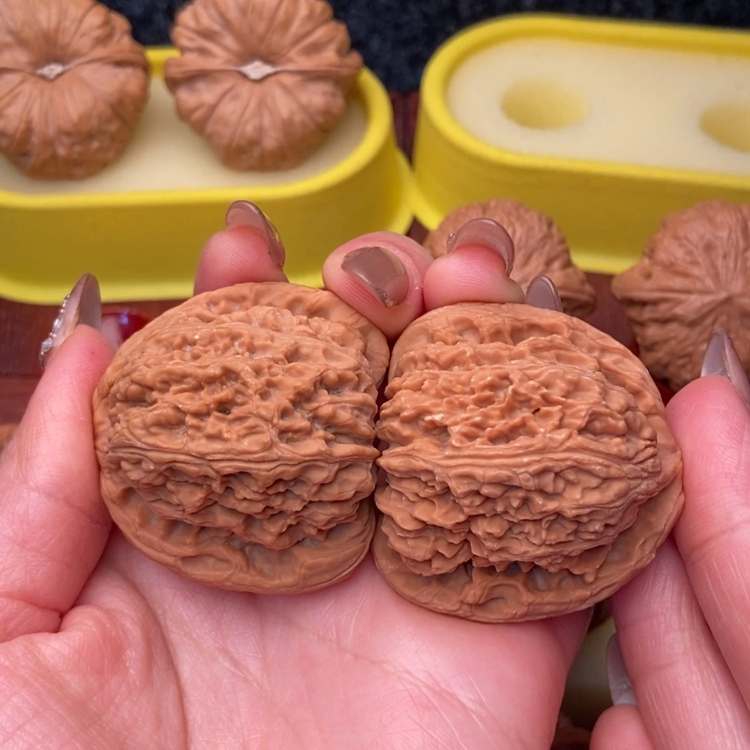 妄***、文玩核桃把件43红皮 南疆石