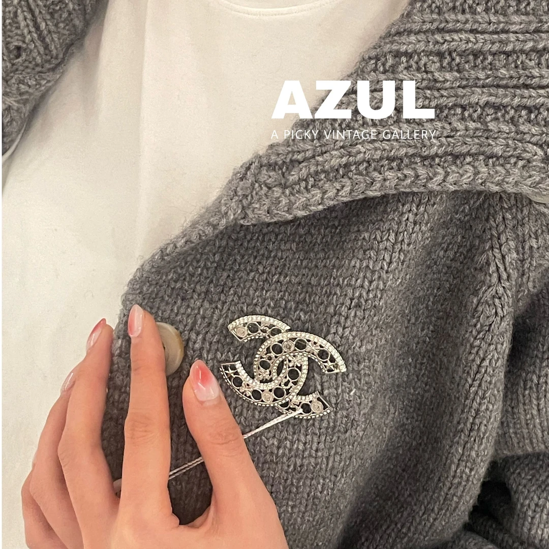99新 Chanel/香奈儿 Azul - 银色水钻多元素徽章镂空双C胸针37863