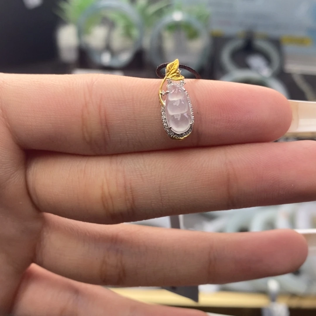 【闪购商品】颈饰18K金镶嵌翡翠