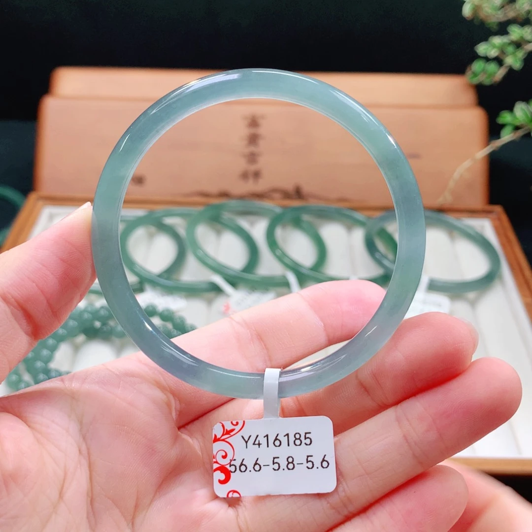 翡翠手镯（圆镯）未镶嵌