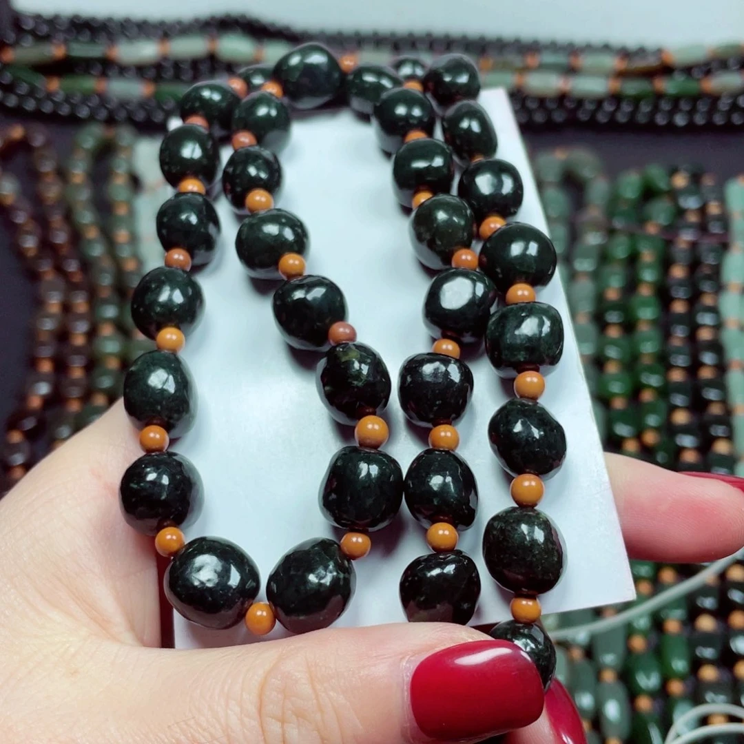 和田玉颈饰未镶嵌