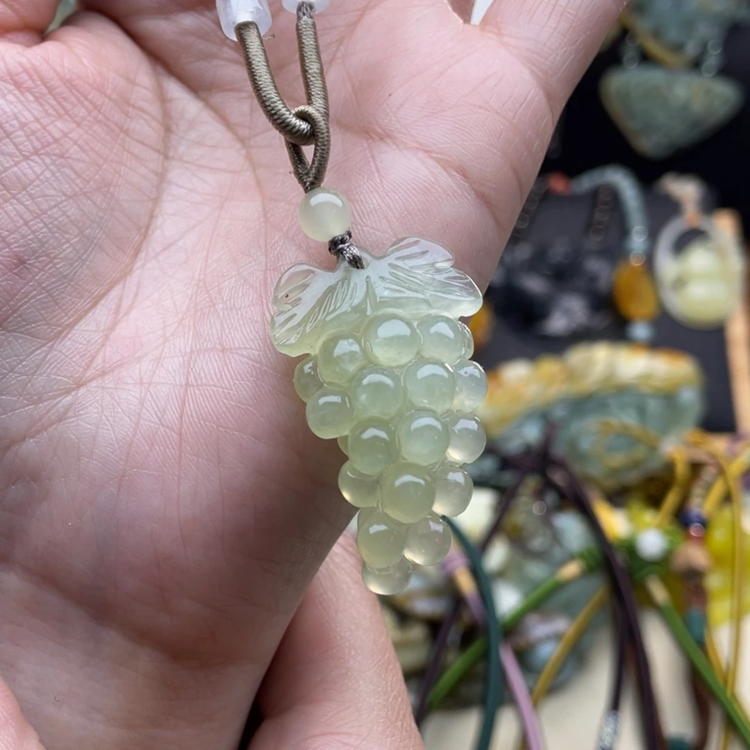 蛇纹石玉颈饰未镶嵌