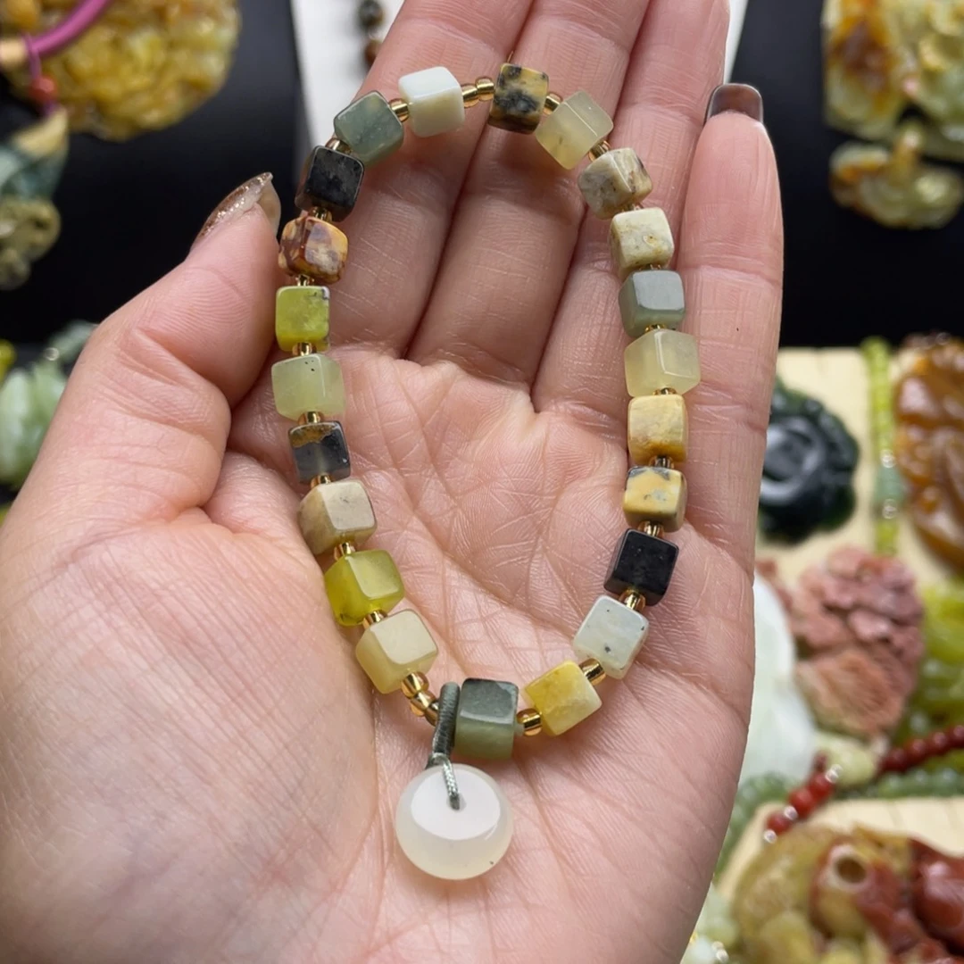 未镶嵌蛇纹石玉颈饰