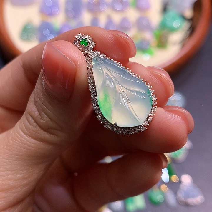 翡翠吊坠(不含链)18K金镶嵌