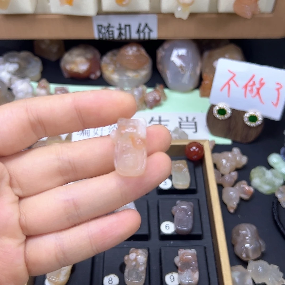 石英质玉未镶嵌吊坠(赠链)酒*