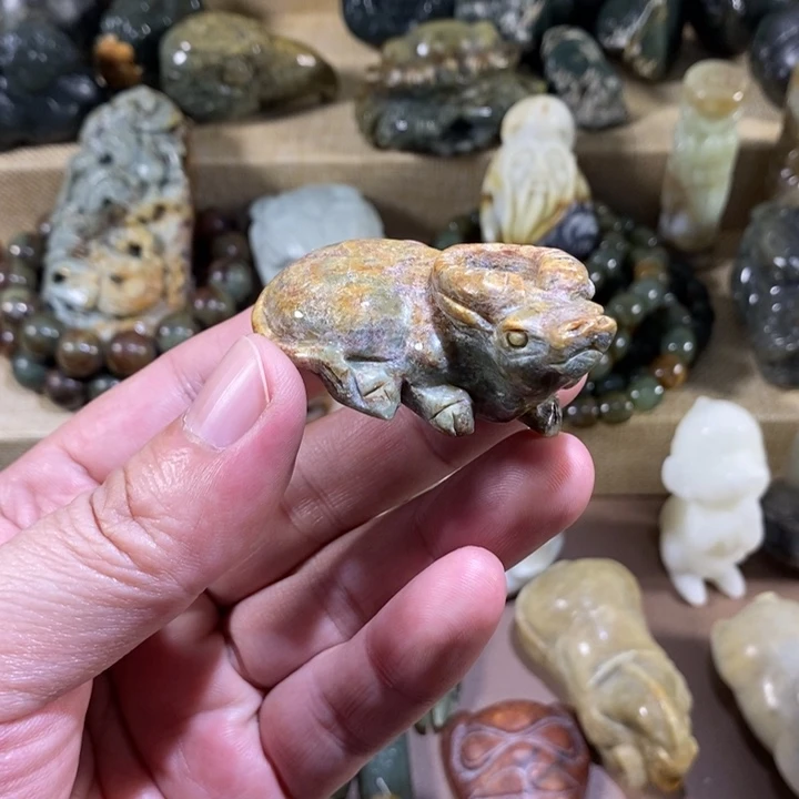 透闪石质玉未镶嵌挂件