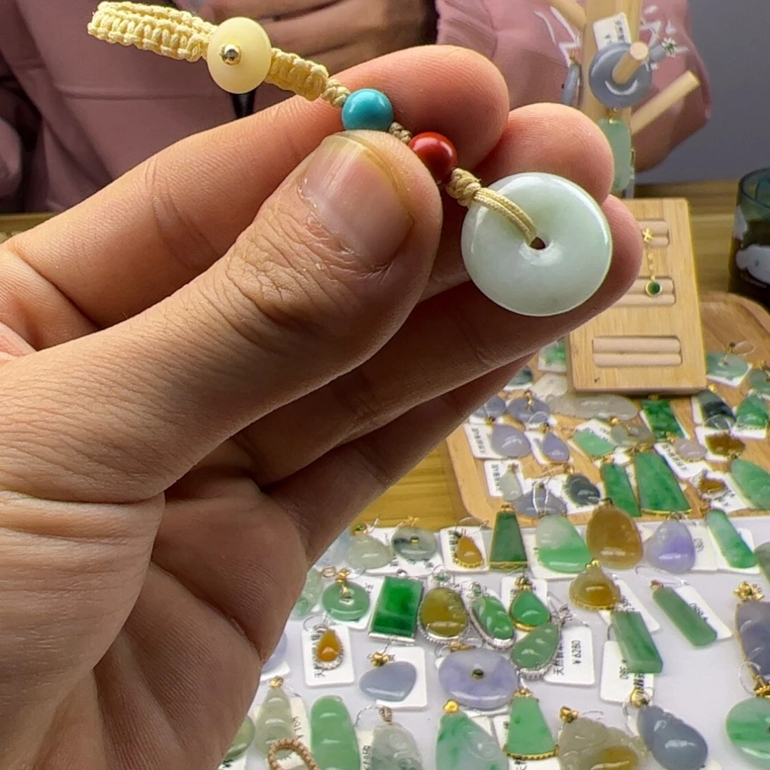 翡翠未镶嵌颈饰翡翠未镶嵌