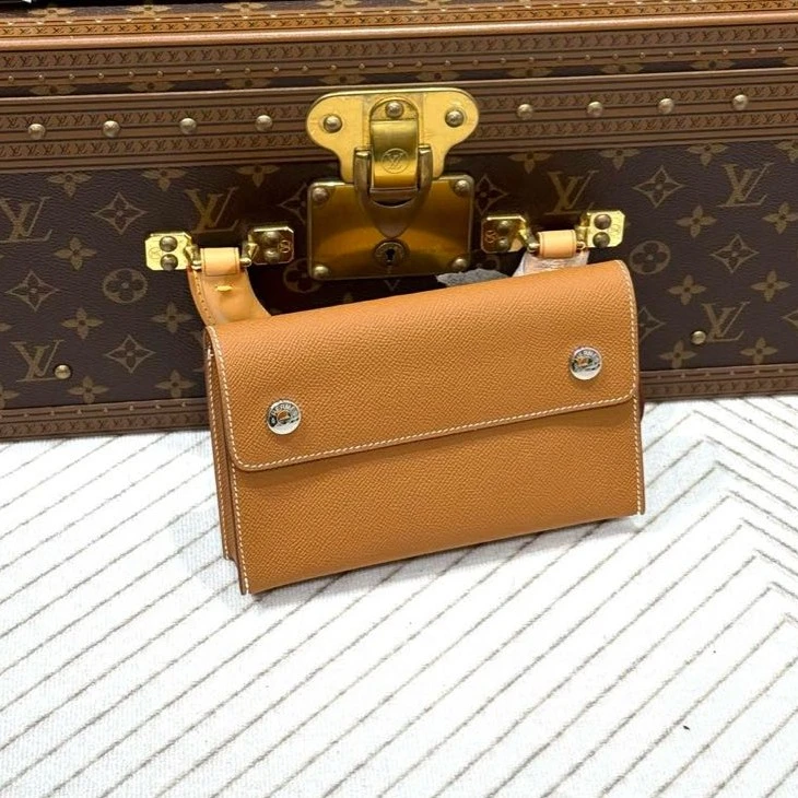 未使用 Hermes/爱马仕 昊/爱马仕snap wallet包金棕银扣W刻