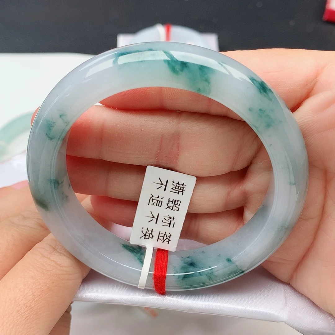 翡翠手镯未镶嵌天然翡翠