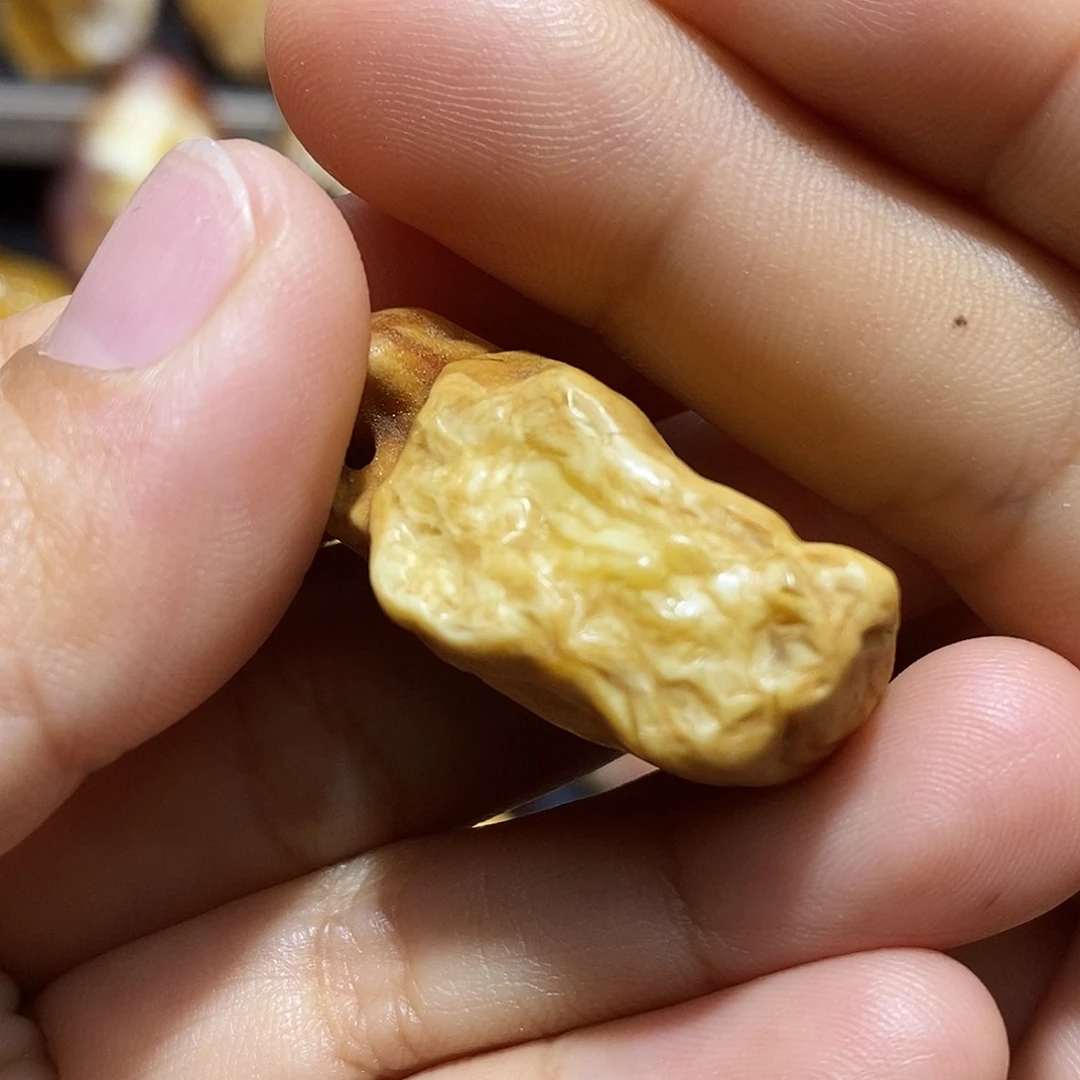 定制琥珀蜜蜡原石