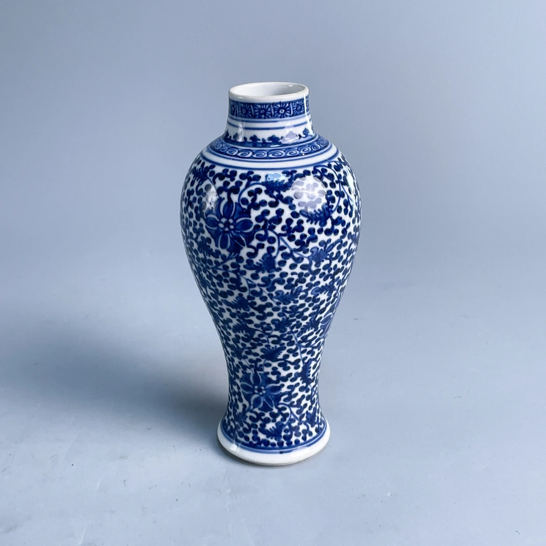 M25G8003F78 - 清乾隆皮球花缠枝莲梅瓶