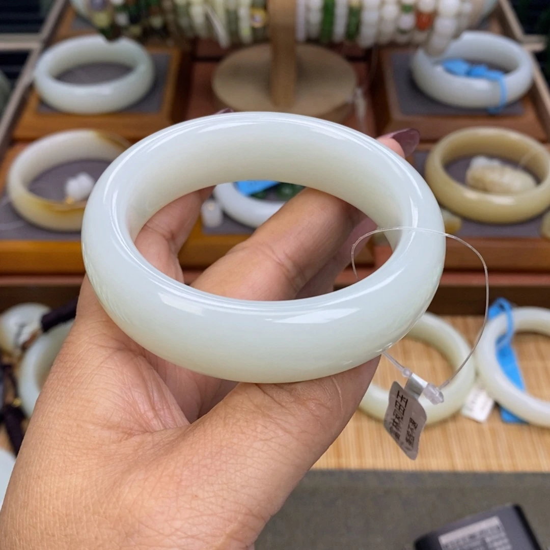 和田玉未镶嵌手镯