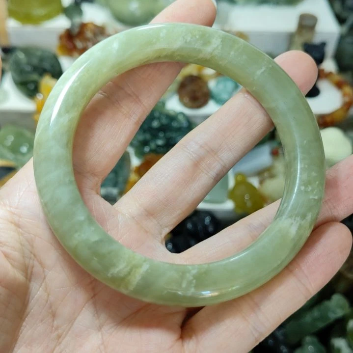 未镶嵌岫玉60口径手镯