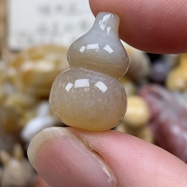 颈饰未镶嵌硅化珊瑚（珊瑚玉）有瑕 没打孔 小