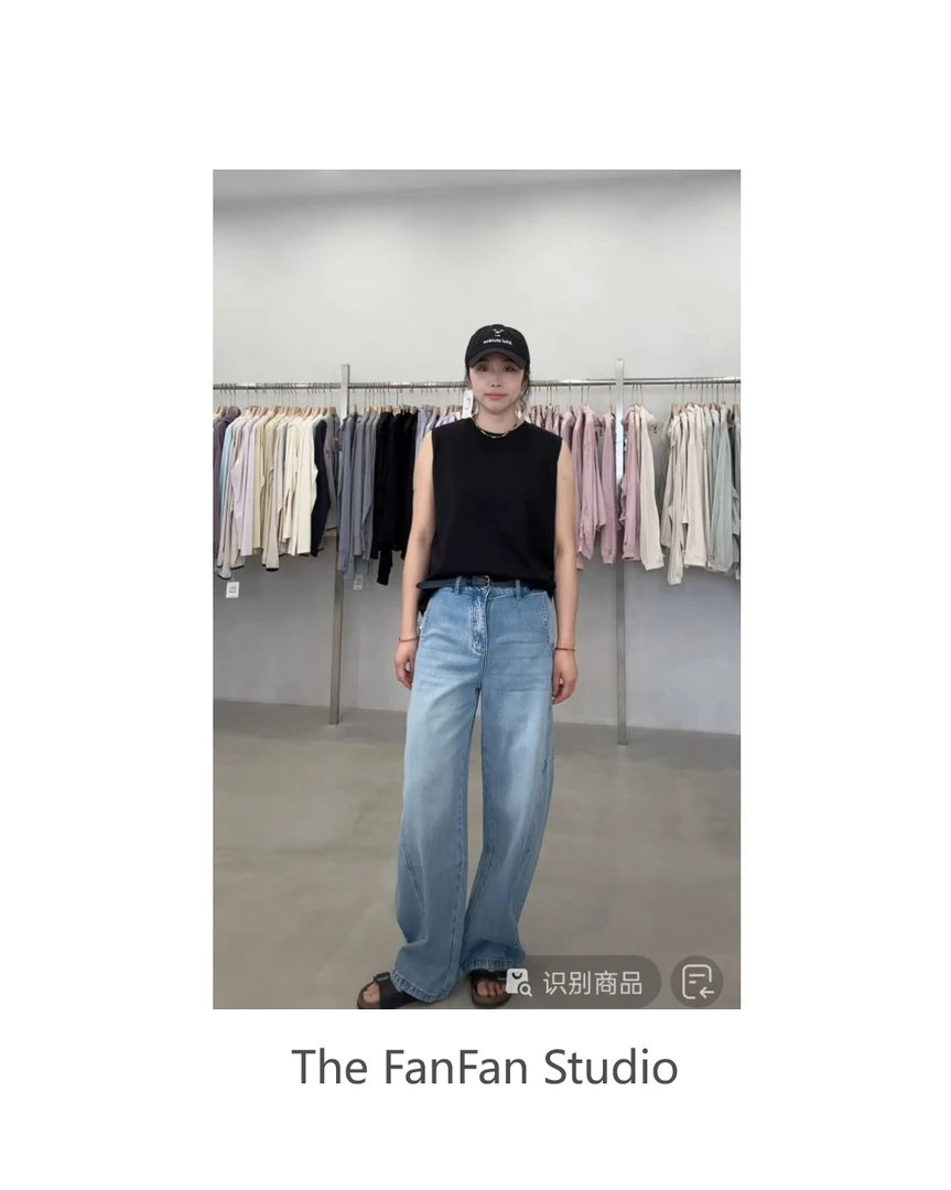 简约设计款弯刀牛仔裤