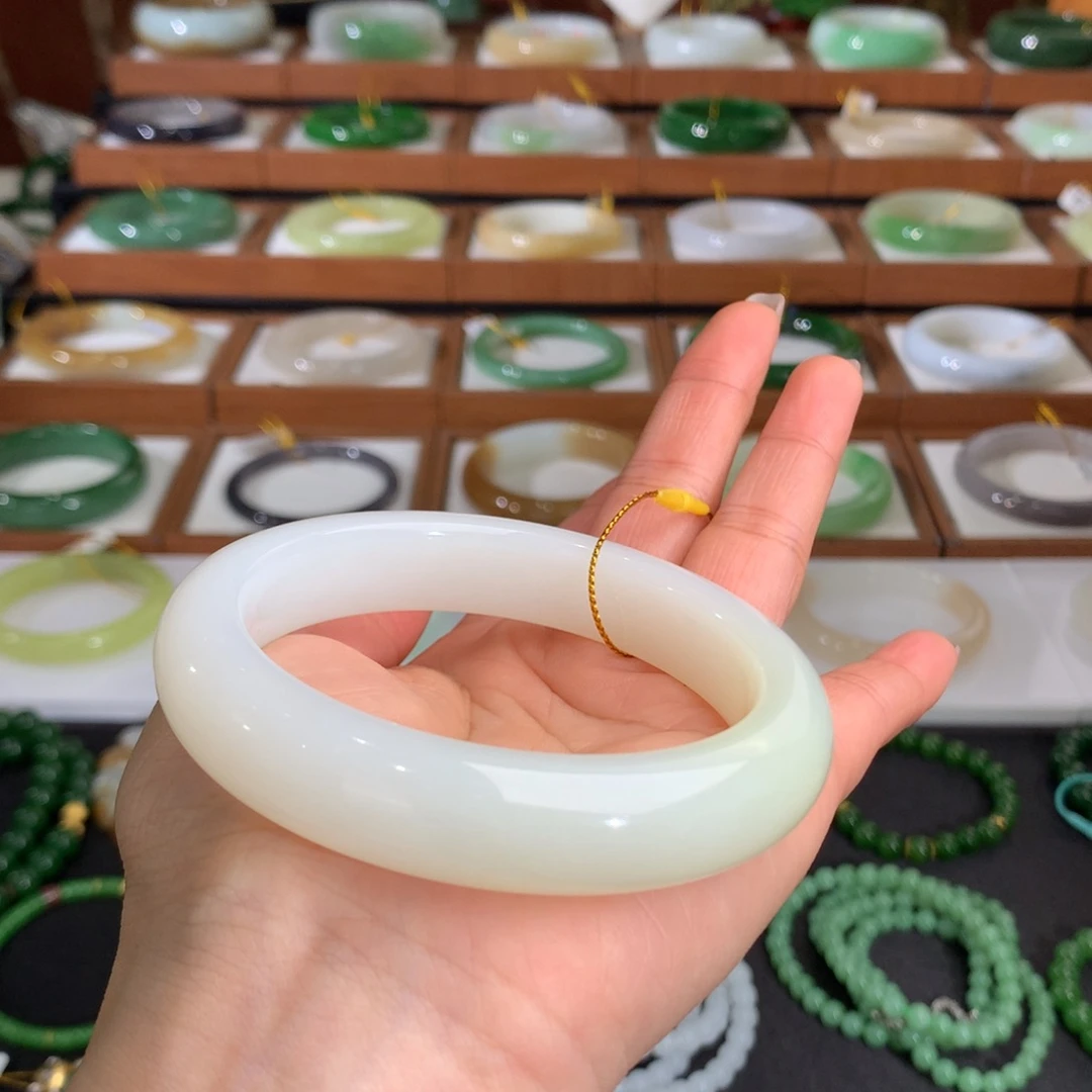 和田玉未镶嵌手镯