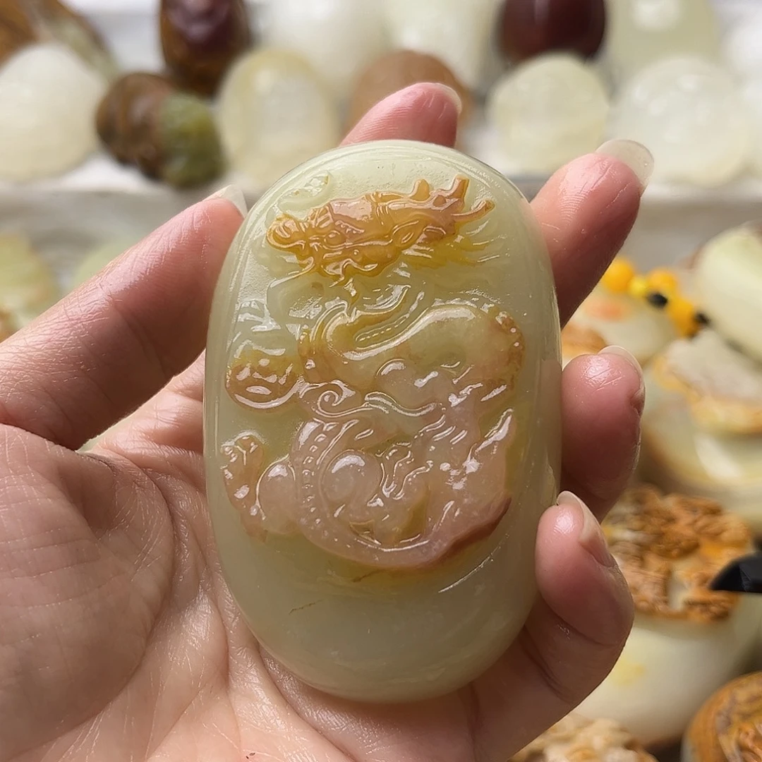 用***飞石材方解石手把摆件不退换龙