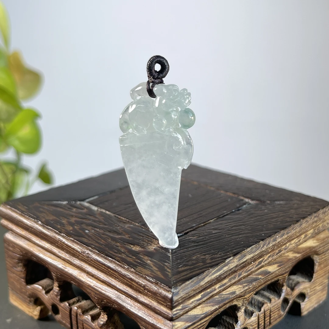 JGB22-67  天然缅甸A货翡翠  龙牙