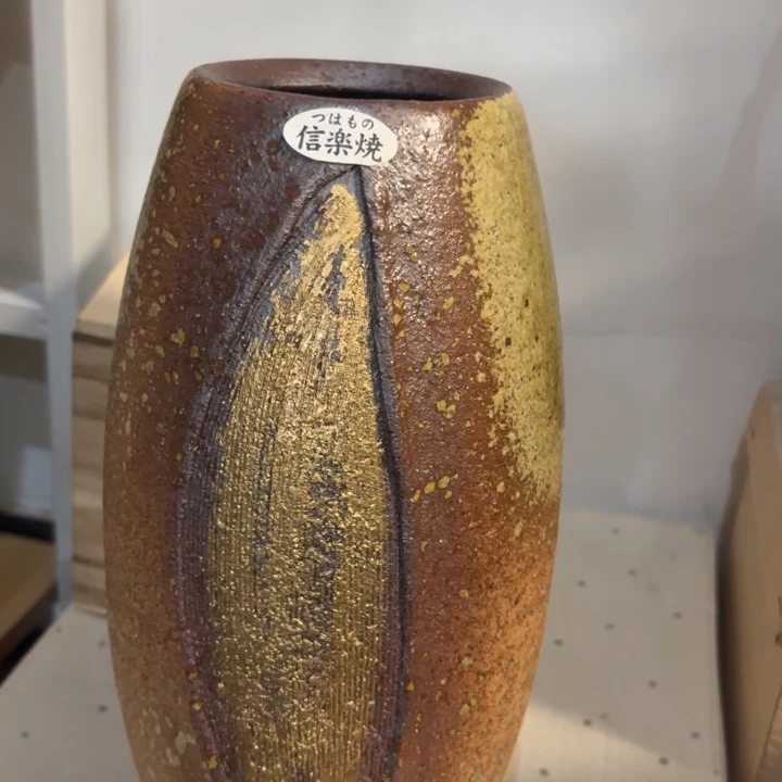 一个花器一件衣服