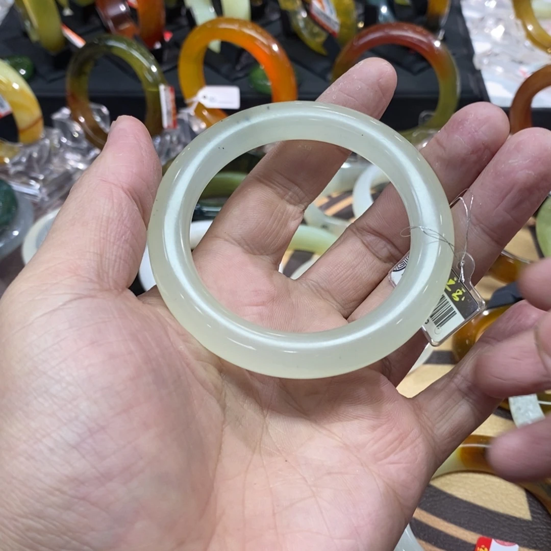 透闪石-蛇纹石玉未镶嵌手镯