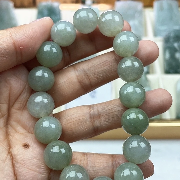 翡翠未镶嵌颈饰逸***?天然翡翠货手串