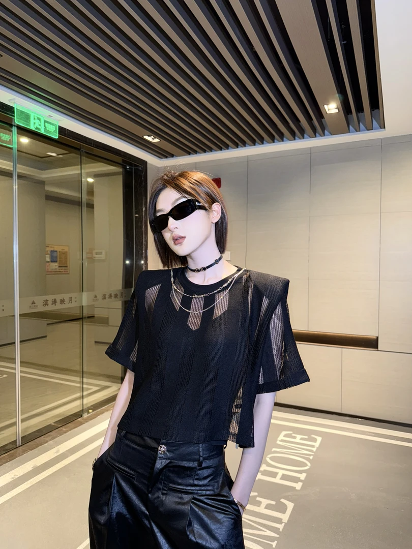 邓蕾婷【一眼心动】夏季洋气镂空冰丝设计感显瘦气质五一出游T恤