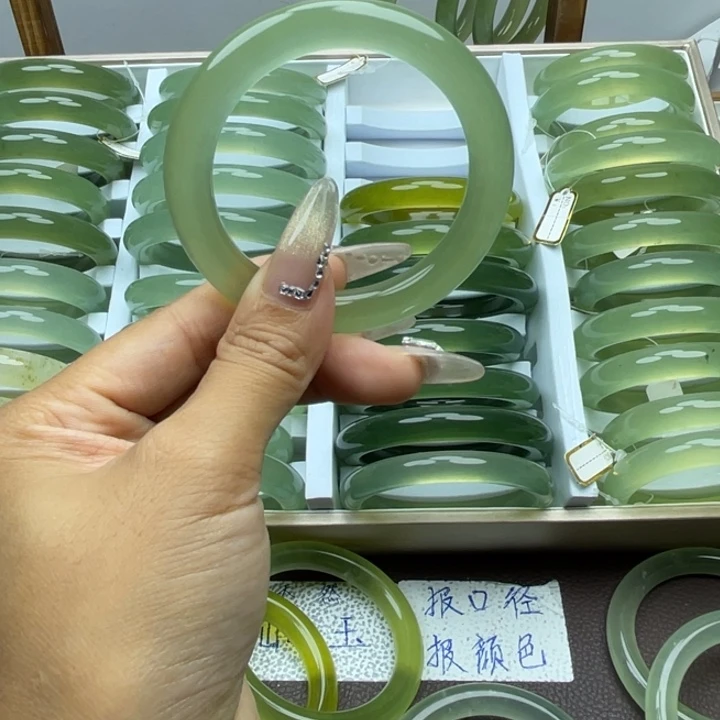 我***呀未镶嵌蛇纹石玉手镯