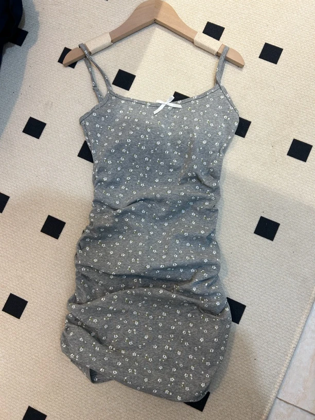 吊带碎花包臀短裙