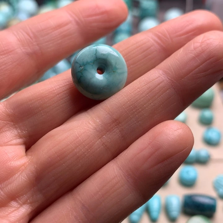 绿松石未镶嵌颈饰