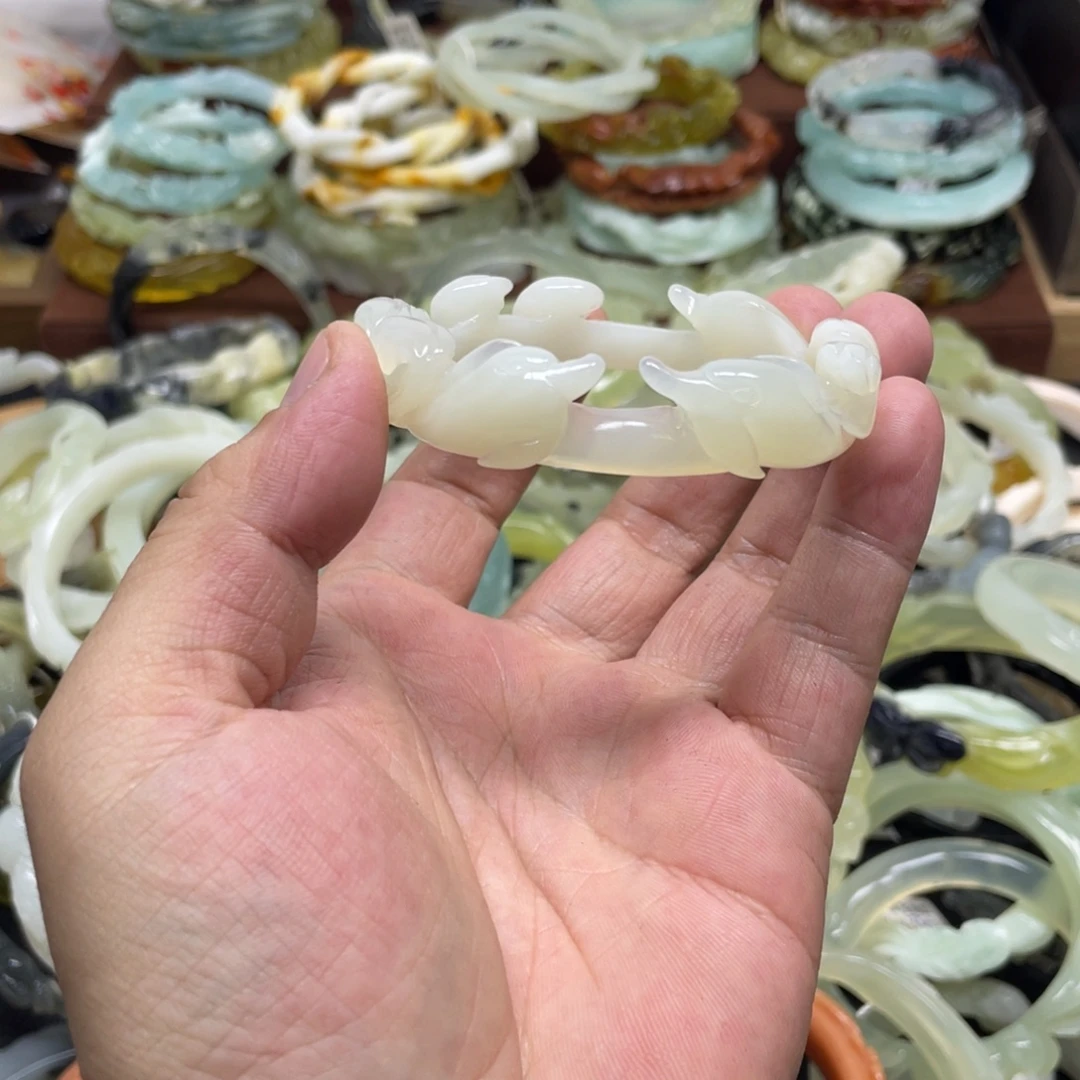 蛇纹石玉未镶嵌手镯