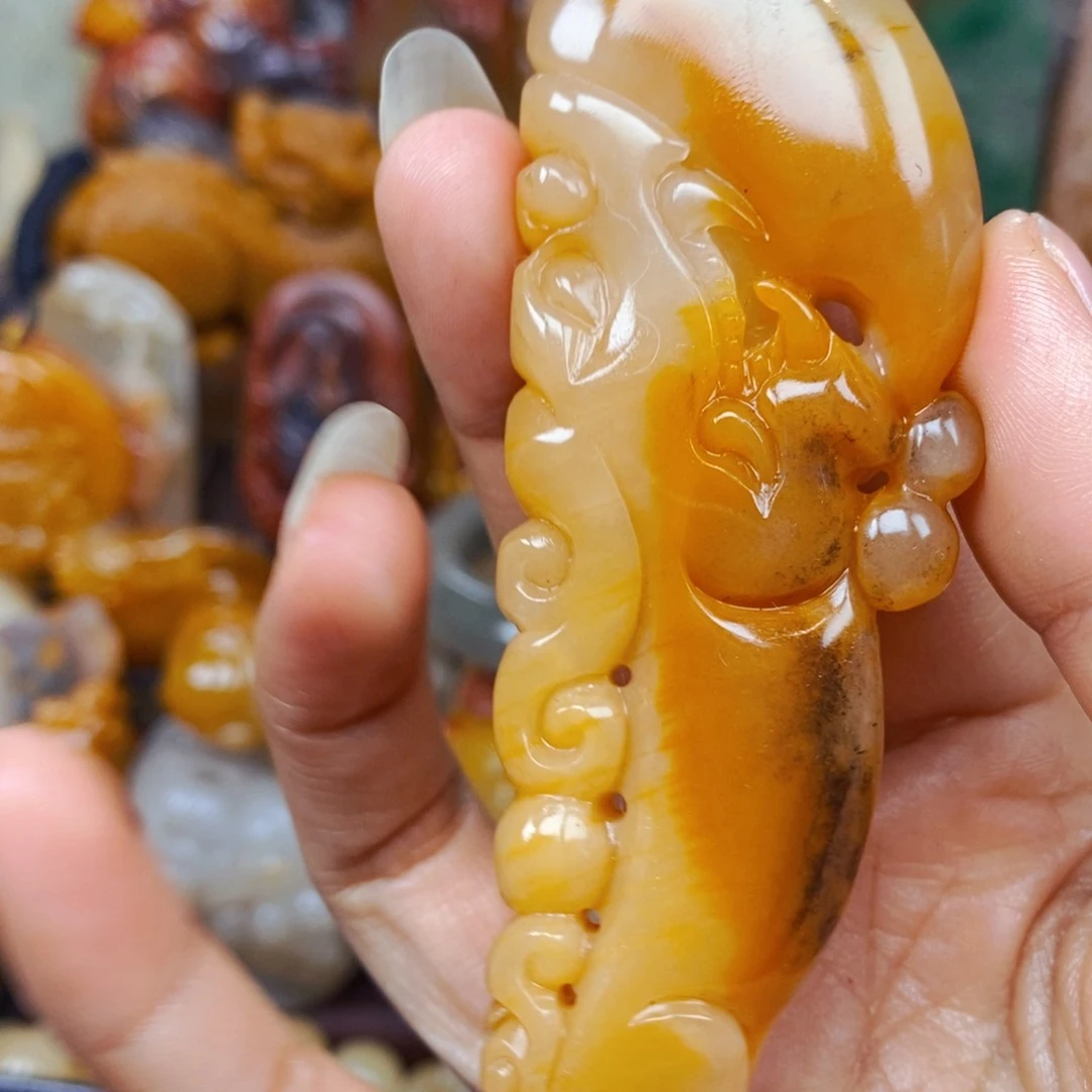石英质玉（黄龙玉）未镶嵌吊坠(不含链)
