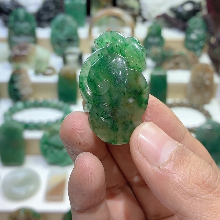 独山玉未镶嵌颈饰