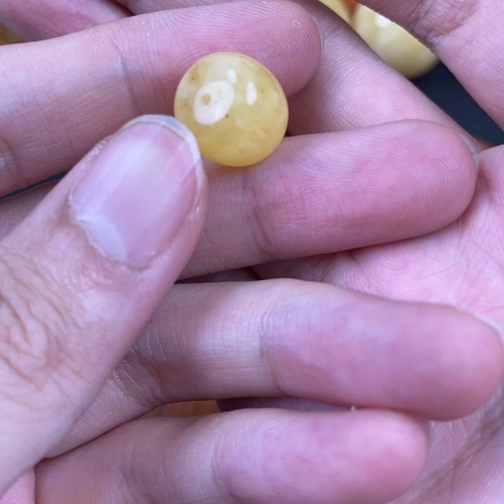 未镶嵌琥珀裸石微瑕20