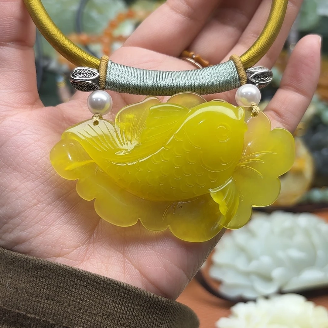 蛇纹石玉未镶嵌颈饰