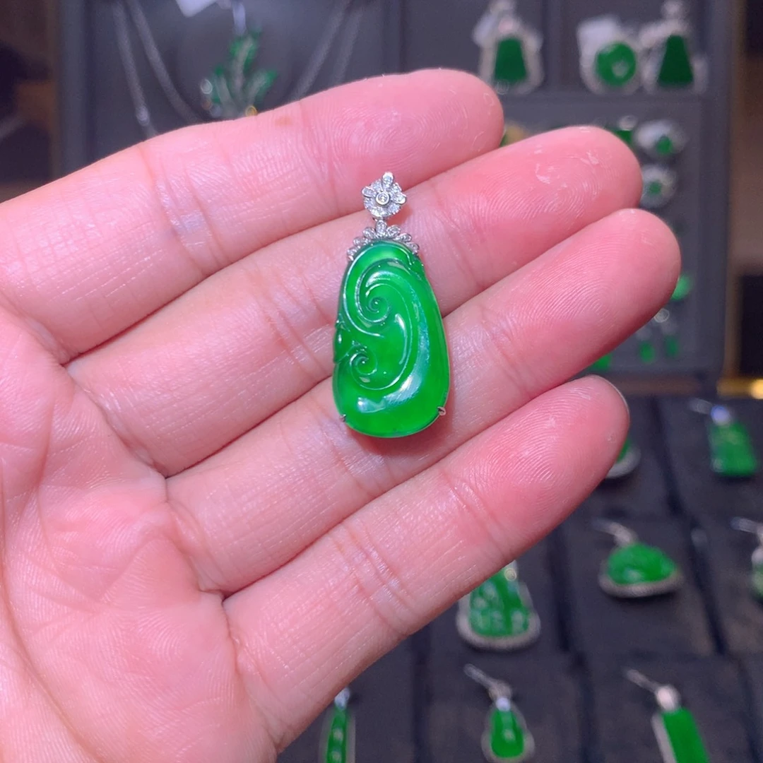 吊坠(不含链)18K金镶嵌翡翠如意