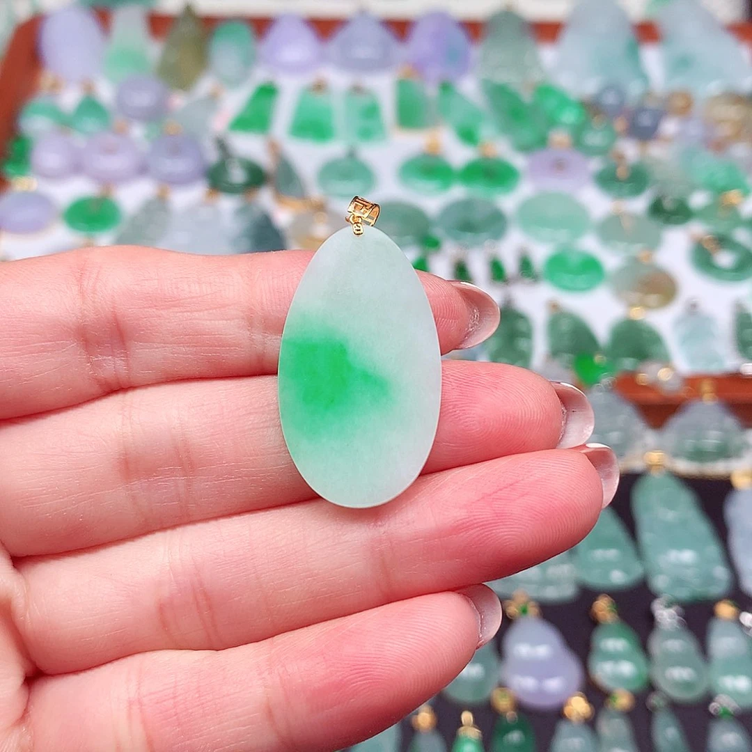 翡翠颈饰18K金镶嵌天然翡翠A货