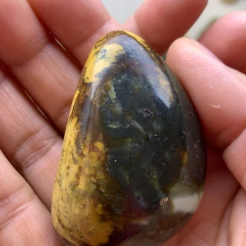 【闪购商品】未镶嵌岫岩河磨玉（透闪石质玉）把件