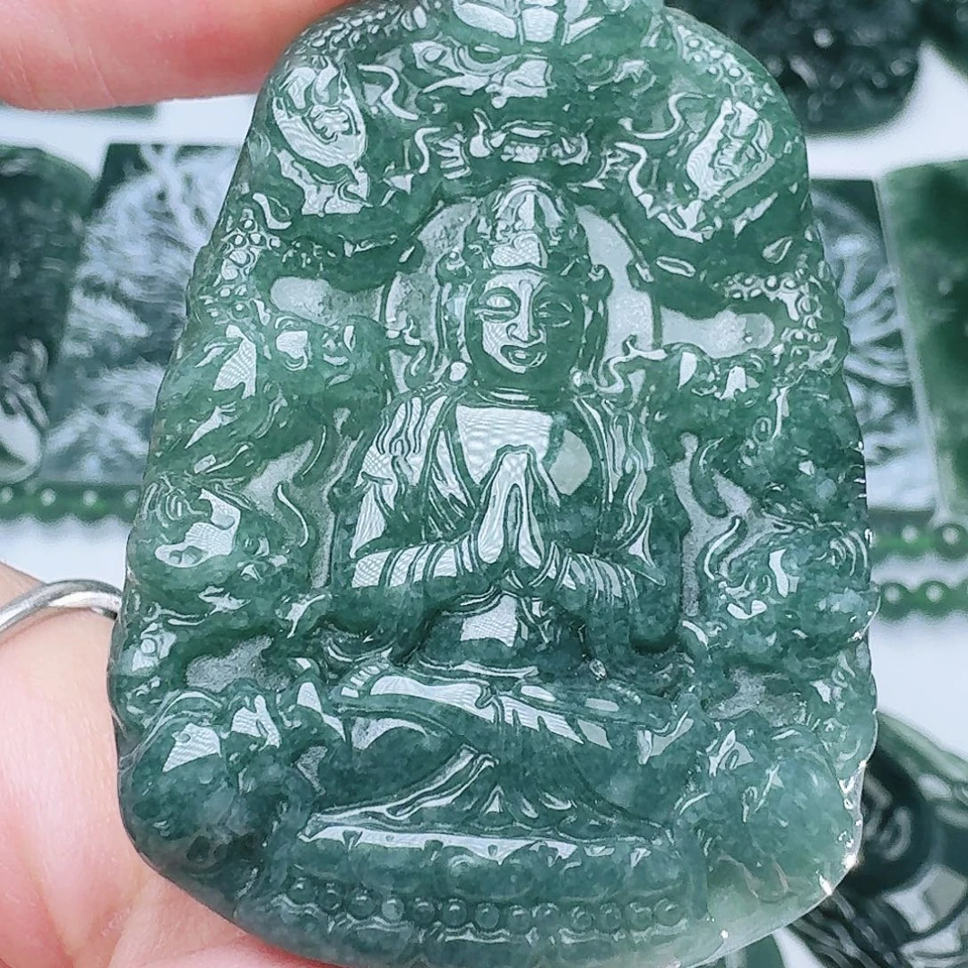 翡翠未镶嵌颈饰多样性发其一