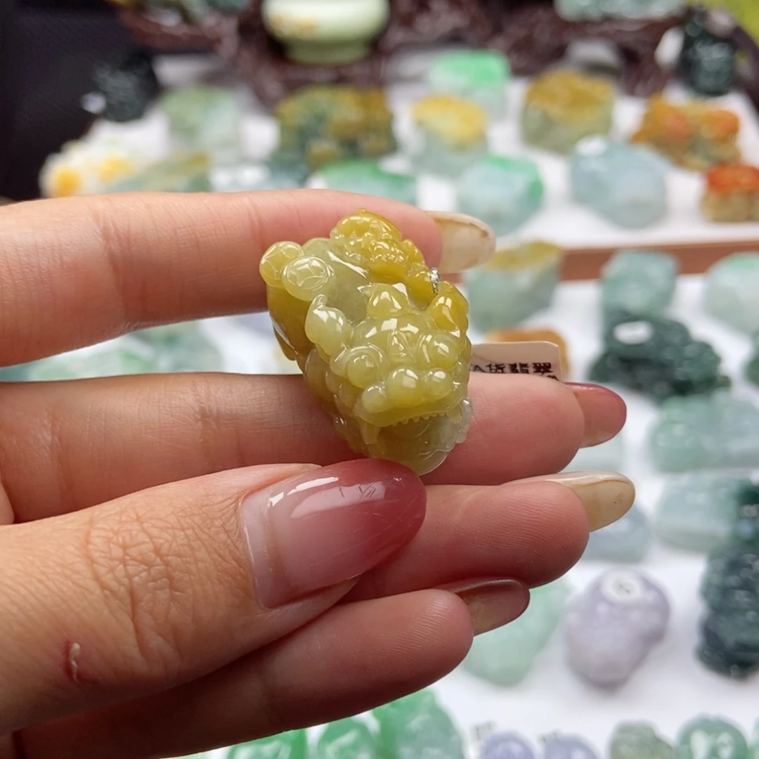 颈饰未镶嵌翡翠A35 黄翡子母貔貅