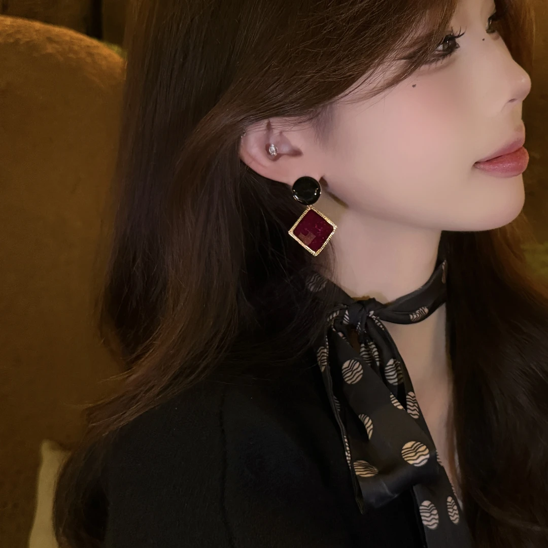 铜合金耳饰 法式复古个性百搭气质耳环高级大气显白设计感耳饰