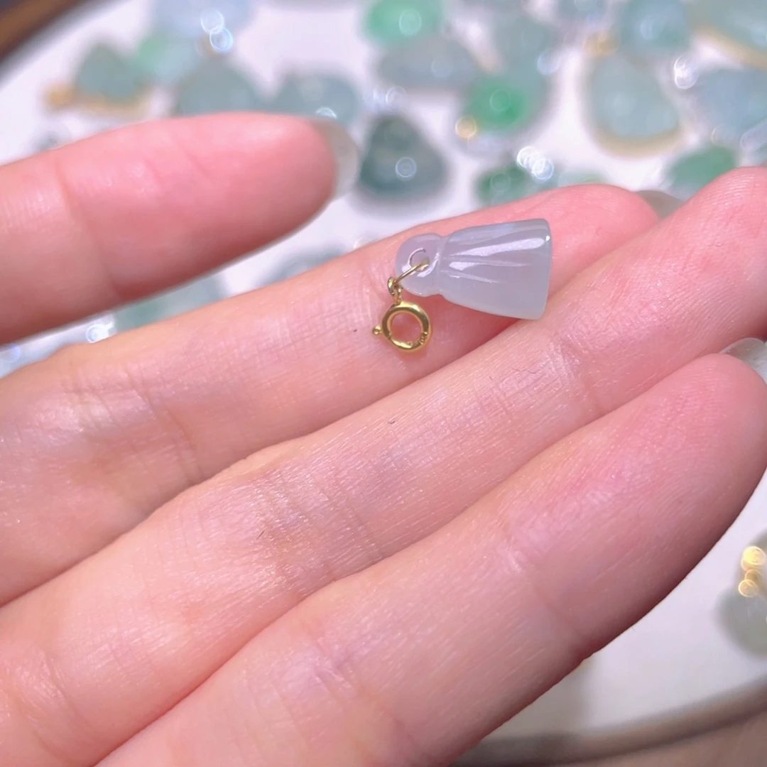 翡翠18K金镶嵌颈饰翡翠