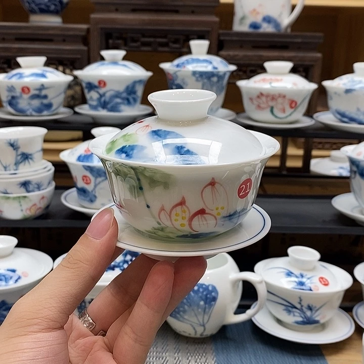 手绘五彩荷花釉下彩微瑕福利款