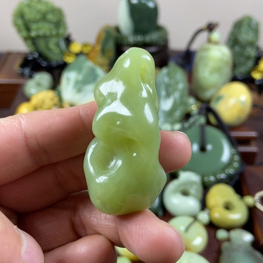 岫岩老玉（透闪石质玉）未镶嵌珠宝奇石